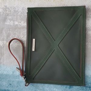 Jantaminiau Wristlet 🤑